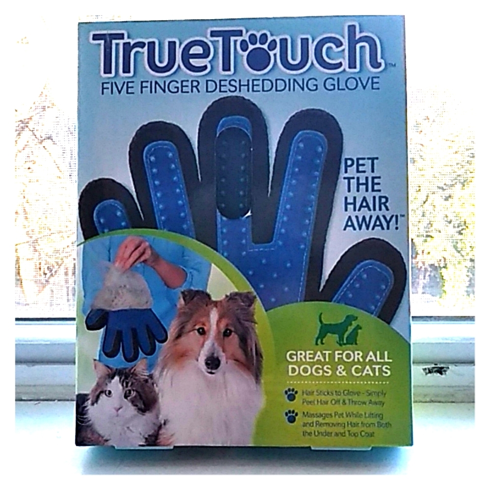 New TrueTouch five finger deshedding glove